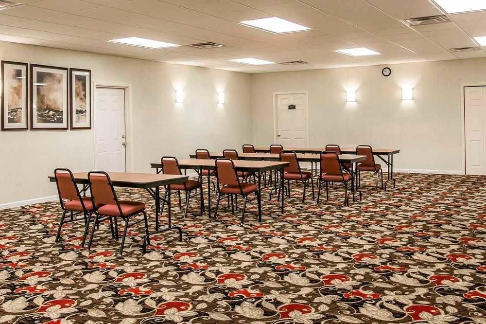 Quality Inn & Suites Near Lake Eufaula Exterior photo